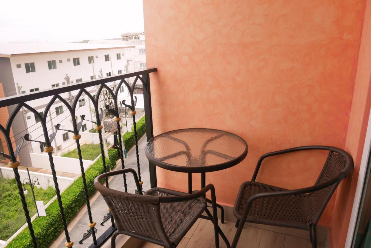 Seven Seas Resort Pattaya & Sofa Bed Bãi biển Jomtien Ngoại thất bức ảnh